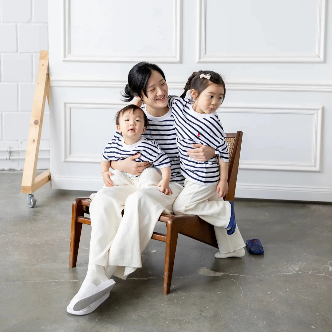 Matchende blød blåstribet T-shirt - forælder og barn